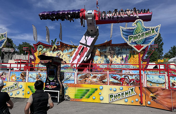 Phoenix auf dem Lohhofer Volksfest 2024 (©Foto: Martin Schmitz)